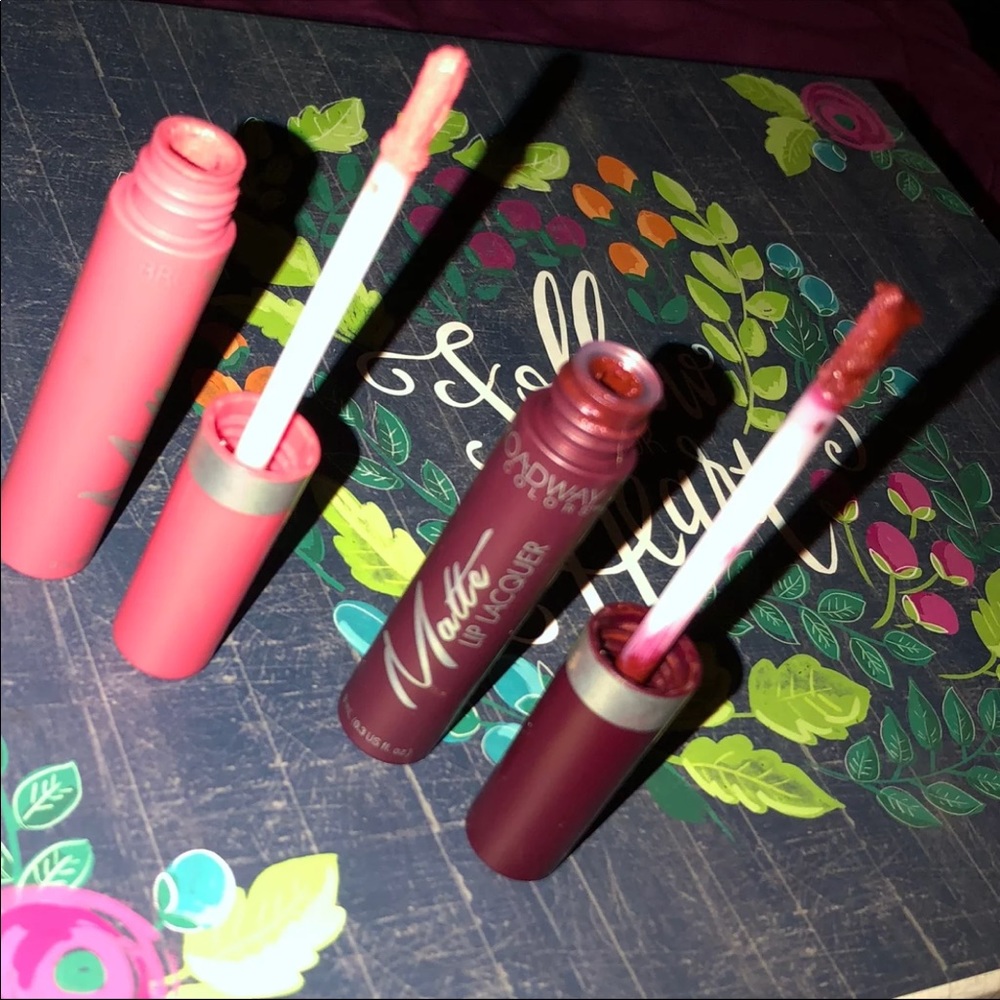 LIPSTICK BUNDLE !! - Picture 3 of 3